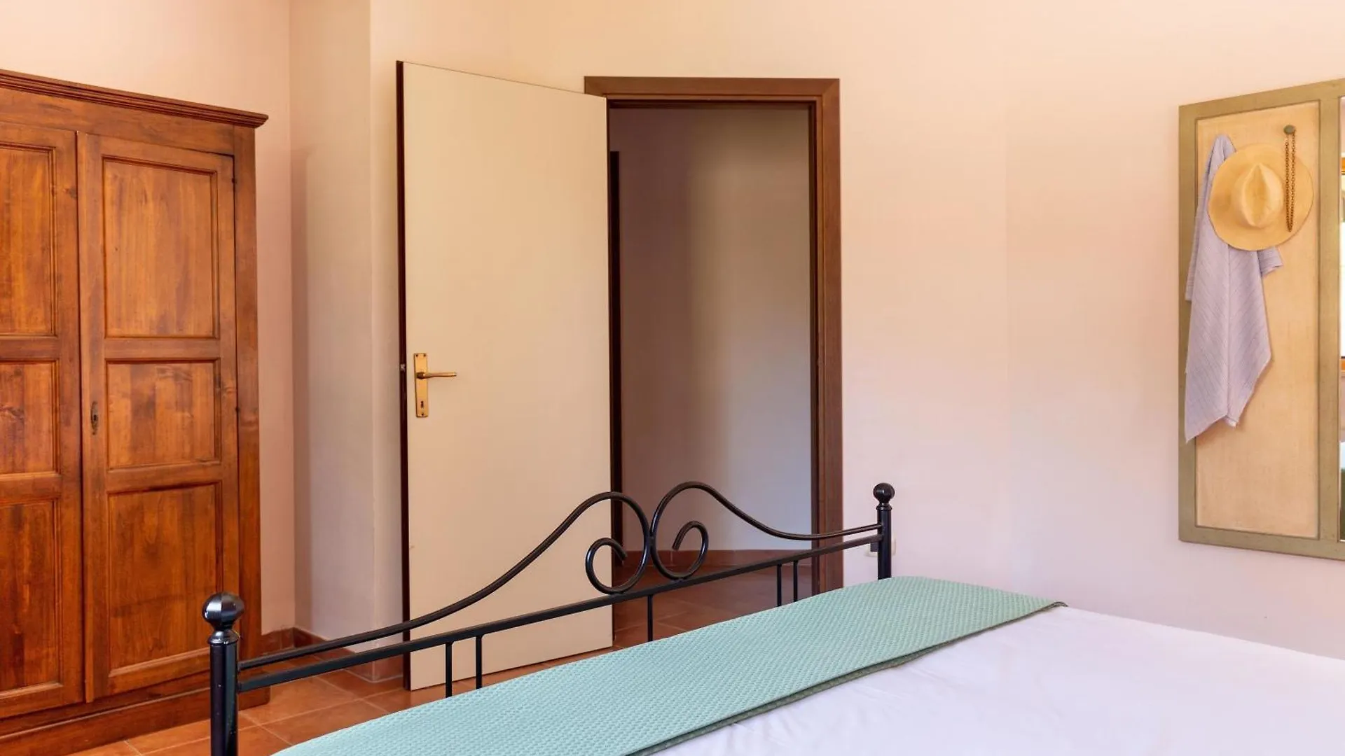 Aparthotel Residence With Swimming Pool Immersed In The Typical Tuscan Countryside Just 5 Minutes From Massa Marittima Podere Pian Mucini